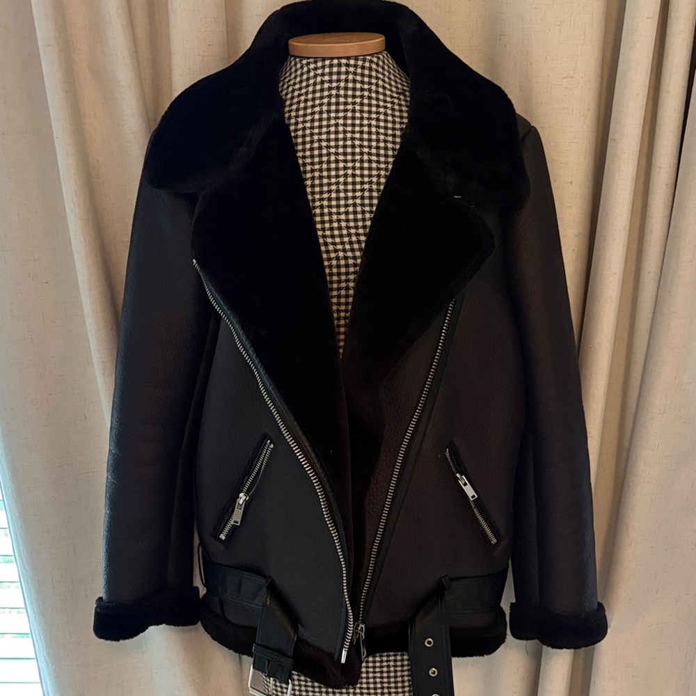 Zara Women's Black Shearling Jacket